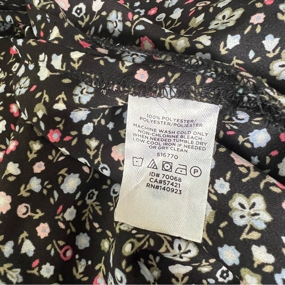 LOFT Black Floral Top with Bell Short Sleeves Size S LIKE NEW - Picture 9 of 10